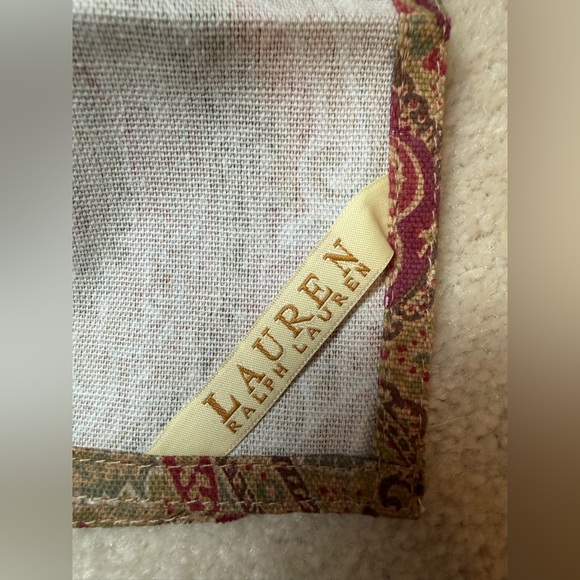 Lauren Ralph Lauren NWOT dinner napkins. Set of 4. Red Paisley. - Picture 2 of 2